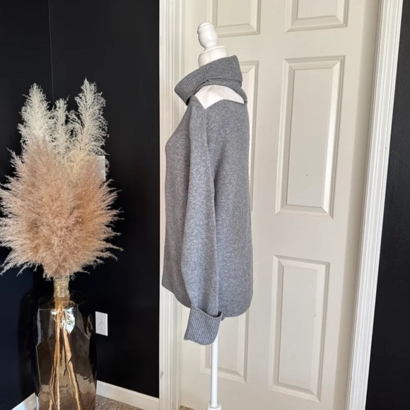 PAIGE Women's Raundi Grey Turtleneck Cold Shoulder Sweater 
size Medium - Picture 7 of 12